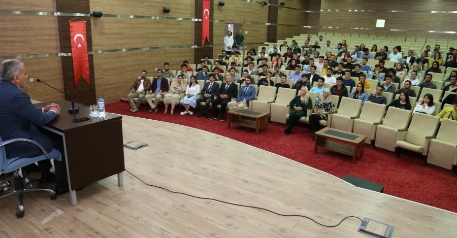REKTÖRÜMÜZ, SORGUN MESLEK YÜKSEKOKULU ÖĞRENCİLERİYLE BİR ARAYA GELDİ